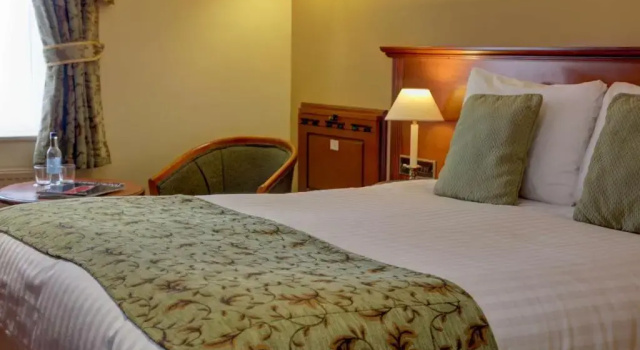 Двухместный семейный номер Executive Crowne Plaza East Midlands Airport by IHG