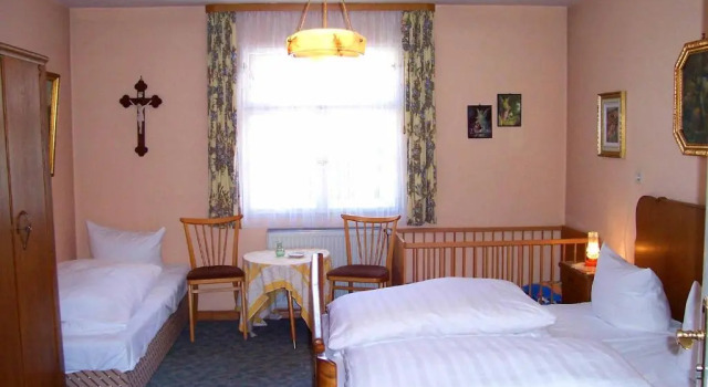 Трёхместный номер Standard Hotel Krone
