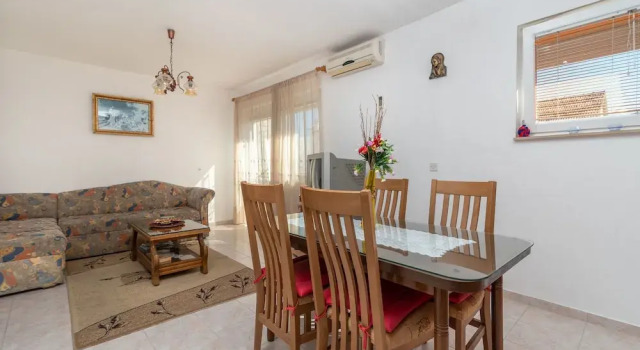 Apartment Ivanka, Varaa Huoneisto Hotellit Split-Dalmatia pysäköinnillä, Pysäköinti