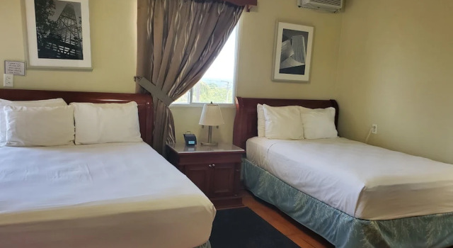 Camera quadrupla Deluxe con balcone e con vista sulle montagne Rolson Hotel