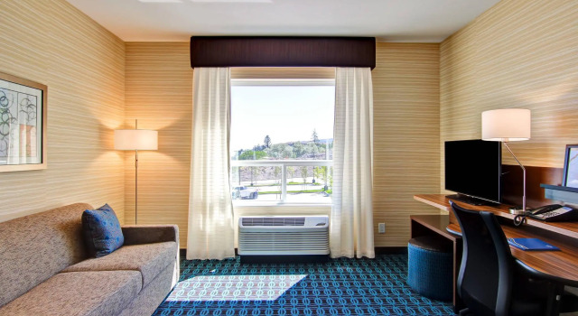 Двухместная студия Fairfield Inn & Suites by Marriott Kamloops