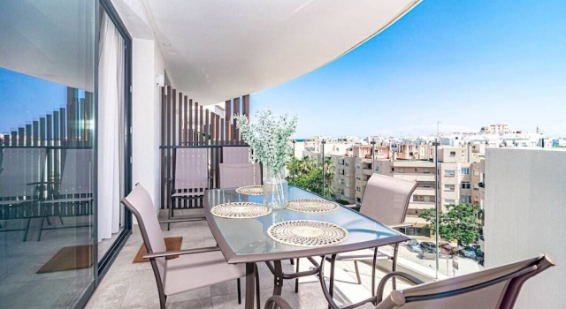 Inf26h- Comfortable and Spacious City Apartment