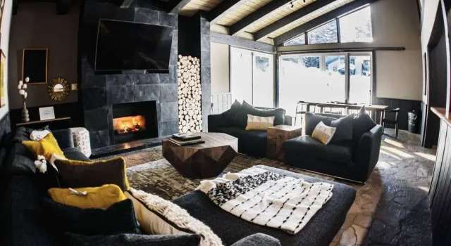 Chamonix Retreat - Nearby Outdoor Activities!, Varaa Huoneisto Hotellit Mammoth uima-altaalla, Uima-allas