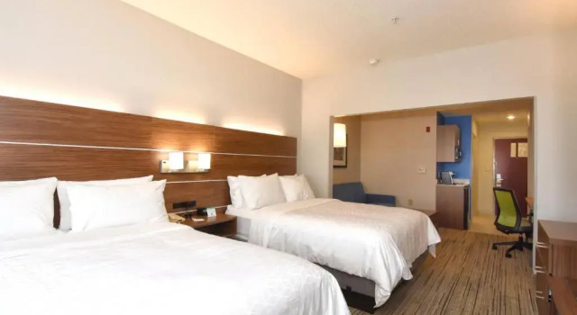 Двухместный люкс Holiday Inn Express & Suites Southern Pines-Pinehurst Area by IHG