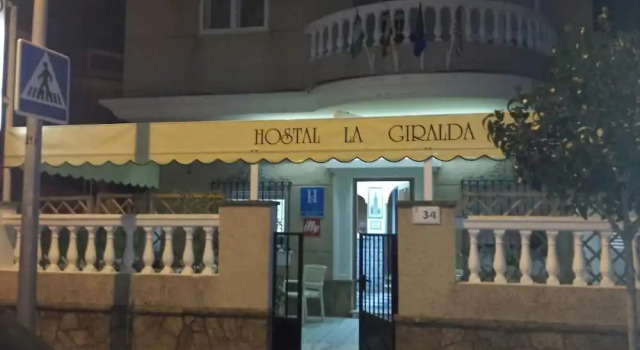 Hostal Restaurante La Giralda, Забронировать Отель Рота Коста-де-ла-Лус, рядом с El Chorrillo