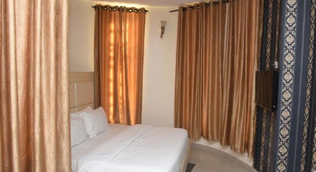 Waxride Residence, Book Hotel Hotels in Bwari with a Pool, Swimming Pool