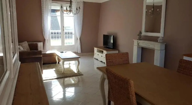 Magnifique T3 hyper centre ville Montargis, Buchen Sie Hotel Montargis 