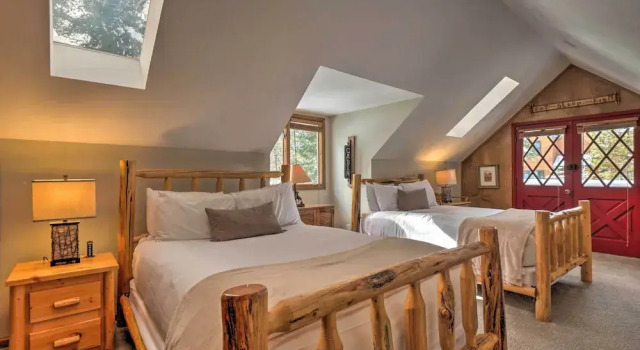 Pet-friendly Breckenridge Home w/ Hot Tub!, Rezerwuj Dom wakacyjny Hotele w Vail Ski z parkingiem, Parking