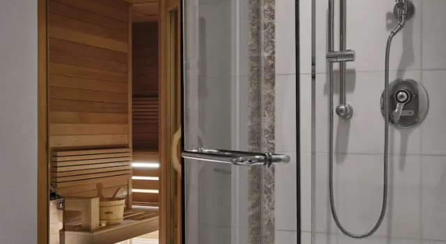 Двухместный люкс Premium SPA Vogue Hotel Montreal Downtown, Curio Collection by Hilton