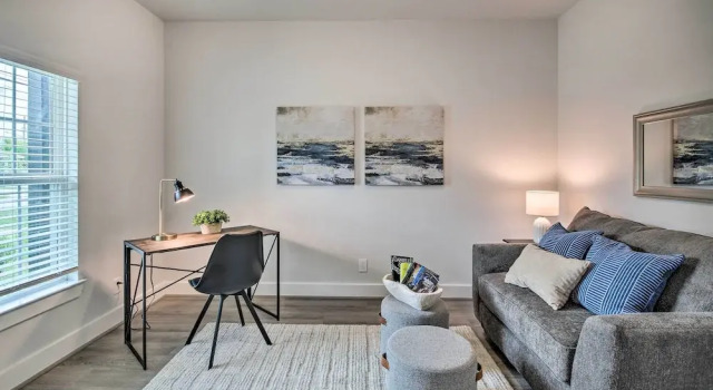 Chic Houston Home w/ Game Room ~ 8 Mi to Dtwn
