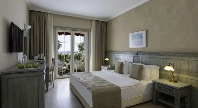 Двухместный номер Deluxe с балконом и с видом на сад Alaçatı Beach Resort & SPA