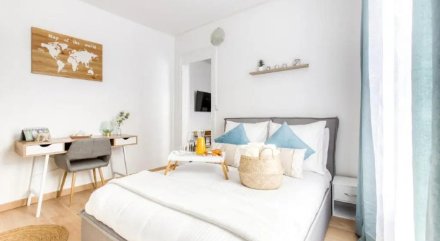Grand Line - Parking- Métro 5 - Easy Check-in - Netflix - Disney Plus, Réserver Hôtel Pantin Seine-Saint-Denis
