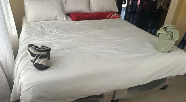 Dewclaw Baobob Safari Lodge, Book Hotel Mfuwe 