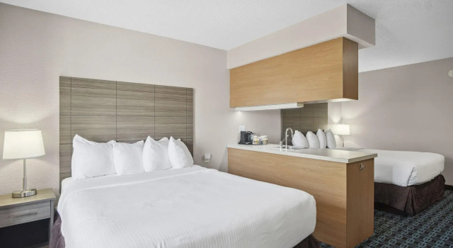Четырёхместный люкс Sonesta Essential Hotels & Suites Kansas City Blue Springs