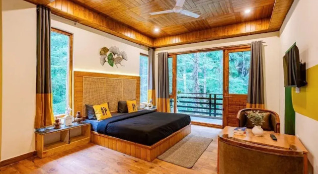Двухместный номер Superior с балконом The Hosteller Kasol