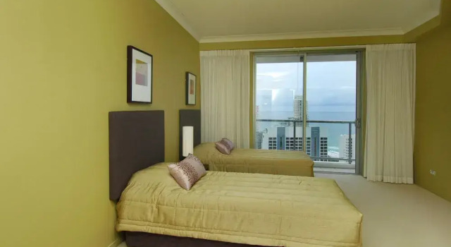 Апартаменты с 3 комнатами с балконом Chevron Renaissance - HR Surfers Paradise