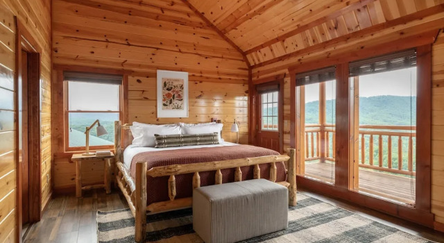 Коттедж c 1 комнатой Sugarland by Avantstay Sleeps 28! Home Theatre! Two Hot Tubs! Indoor Pool! Incredible Views!