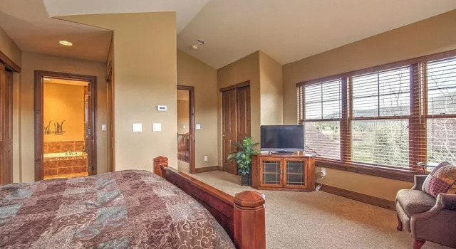 Highland Greens Oak 4 Br townhouse by RedAwning, Rezerwuj Hotel Hotele w Vail Ski z parkingiem, Parking