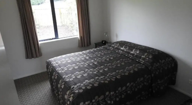 Апартаменты Tudor Lodge Motel