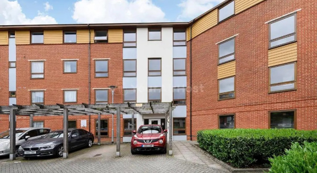 Modern 2 bed apartment in Croydon