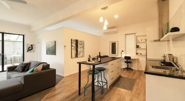 Двухместные апартаменты Deluxe с балконом и с видом на сад Hilltop Apartments Phillip Island