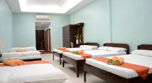 Кровать в общем номере San Remigio Beach Club