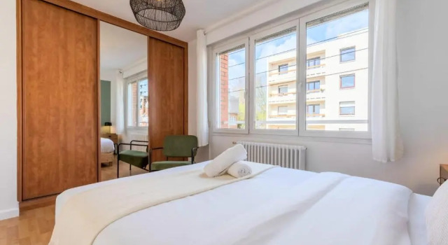 Lille - Superb bright and spacious 2 bedroom apartment with private parking