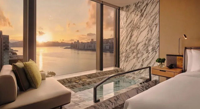 Двухместный номер Plunge Bath Premium East Sea View Kimpton Tsim Sha Tsui Hong Kong by IHG