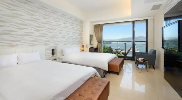 Четырёхместный номер Standard с видом на озеро Hu Yue Lakeview Hotel