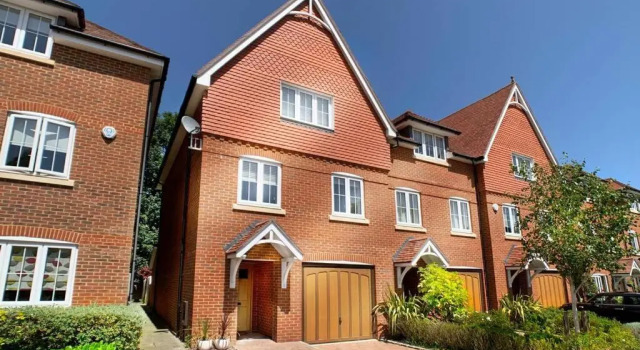 Maidenhead Driveway Parking Garden