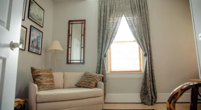 Deluxe Suite Black Lantern Inn