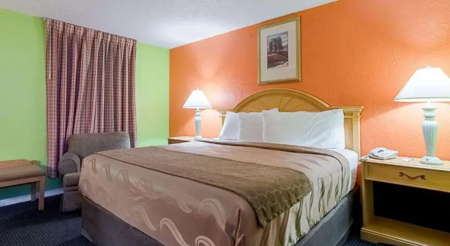 Номер Standard Highway Inn