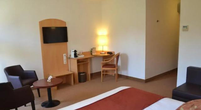 Двухместный номер Superior с видом на сад Brit Hotel Châteaudun