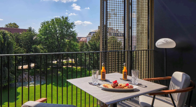 Двухместный номер Signature Superior с балконом и с видом на парк LEsquisse Hotel & Spa Colmar - MGallery Collection