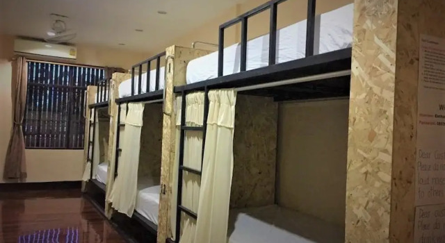Triple s hostel, Забронировать Хостел Отели Чиангмай с парковкой, рядом с Wat Srisupan, Парковка
