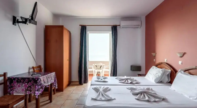 Studio5 30 metres from THE Sea 'NEW LISTING'