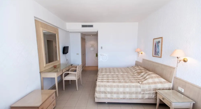 Четырёхместный номер Standard с балконом City Business Monastir Center