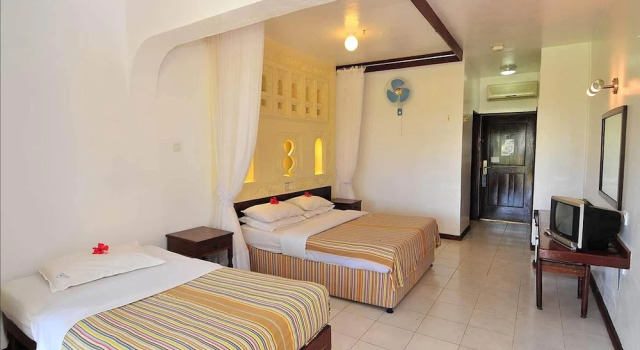 Семейный номер Standard с балконом и с видом на сад Reef Hotel Mombasa