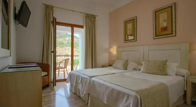 Двухместный номер с балконом Hotel Doña Lola Zahara