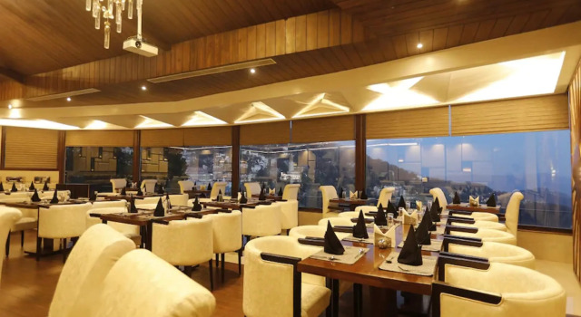 The Cedar Grand Hotel & Spa, Забронировать Курортный отель Отели Шимлы 4 звезды, рядом с Улица Молл-роуд, 4*