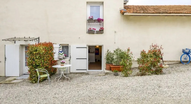 Inviting Holiday Home in Rasteau Near Vaison la Romaine, Rezervasyon Otel Rasteau Vaucluse
