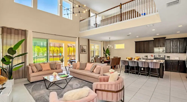 Luxurious Villa with Modern Decor and Huge Pool in Upscale Resort! #6S820, Buchen Sie Villa Hotels in Four Corners mit Pool, Schwimmbad