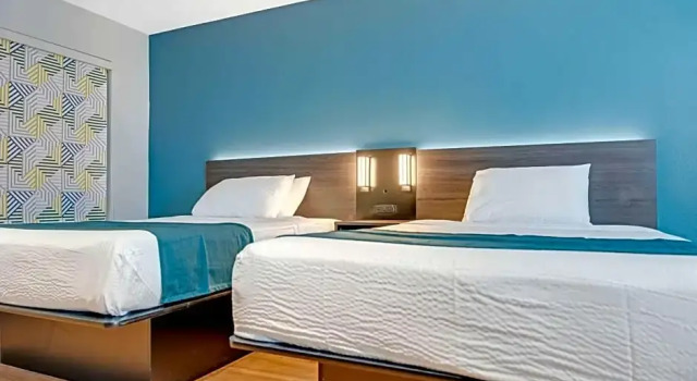 Четырёхместный номер Deluxe Studio 6 Suites Stockton, CA Waterfront