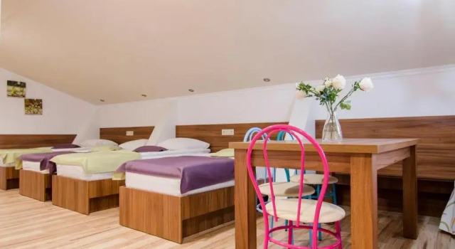 Кровать в общем номере Seva Hotel Health Club