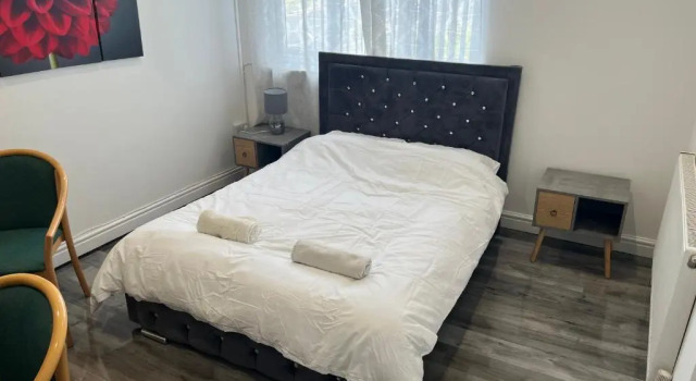 Zams rooms, Забронировать Отель Сток-он-Трент Стаффордшир, рядом с Театр Regent