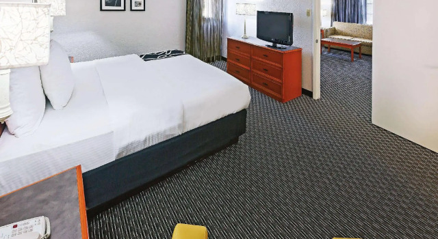 Двухместный люкс La Quinta Inn by Wyndham Dallas Uptown