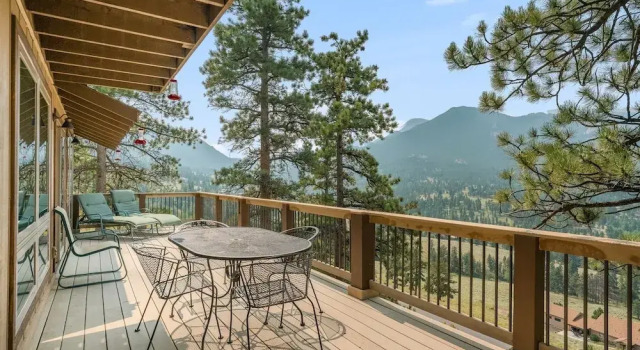 Коттедж Solitude Vacation Home At Windcliff 3 Bedroom Home by RedAwning