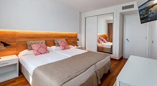 Апартаменты Comfort Aparthotel Ponent Mar