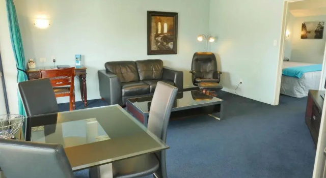 Апартаменты Randolph Motel Apartments
