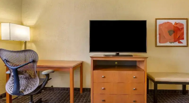 Номер Standard с балконом Best Western Plus Scottsdale Thunderbird Suites